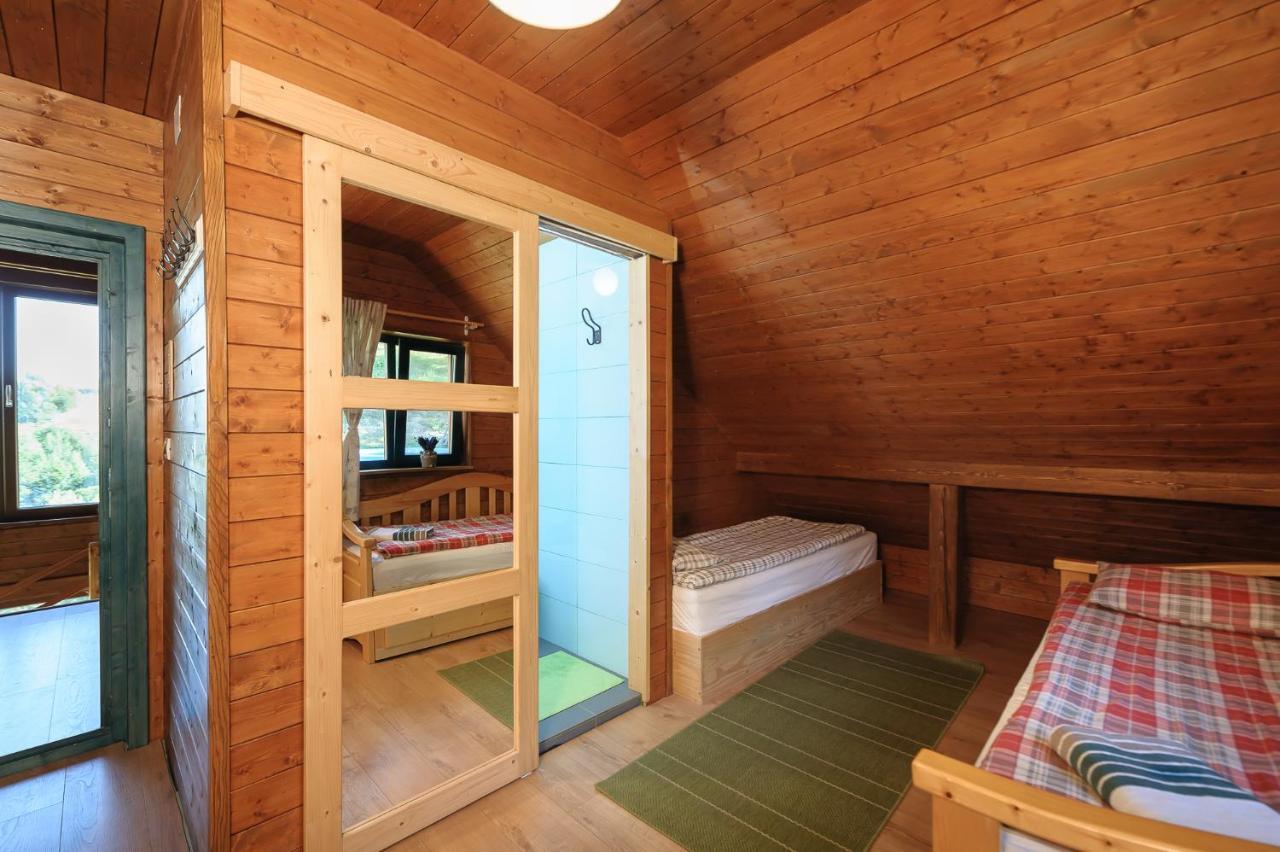 Bed and Breakfast Rose Hip Hill Farm à Valea Tirnei Extérieur photo