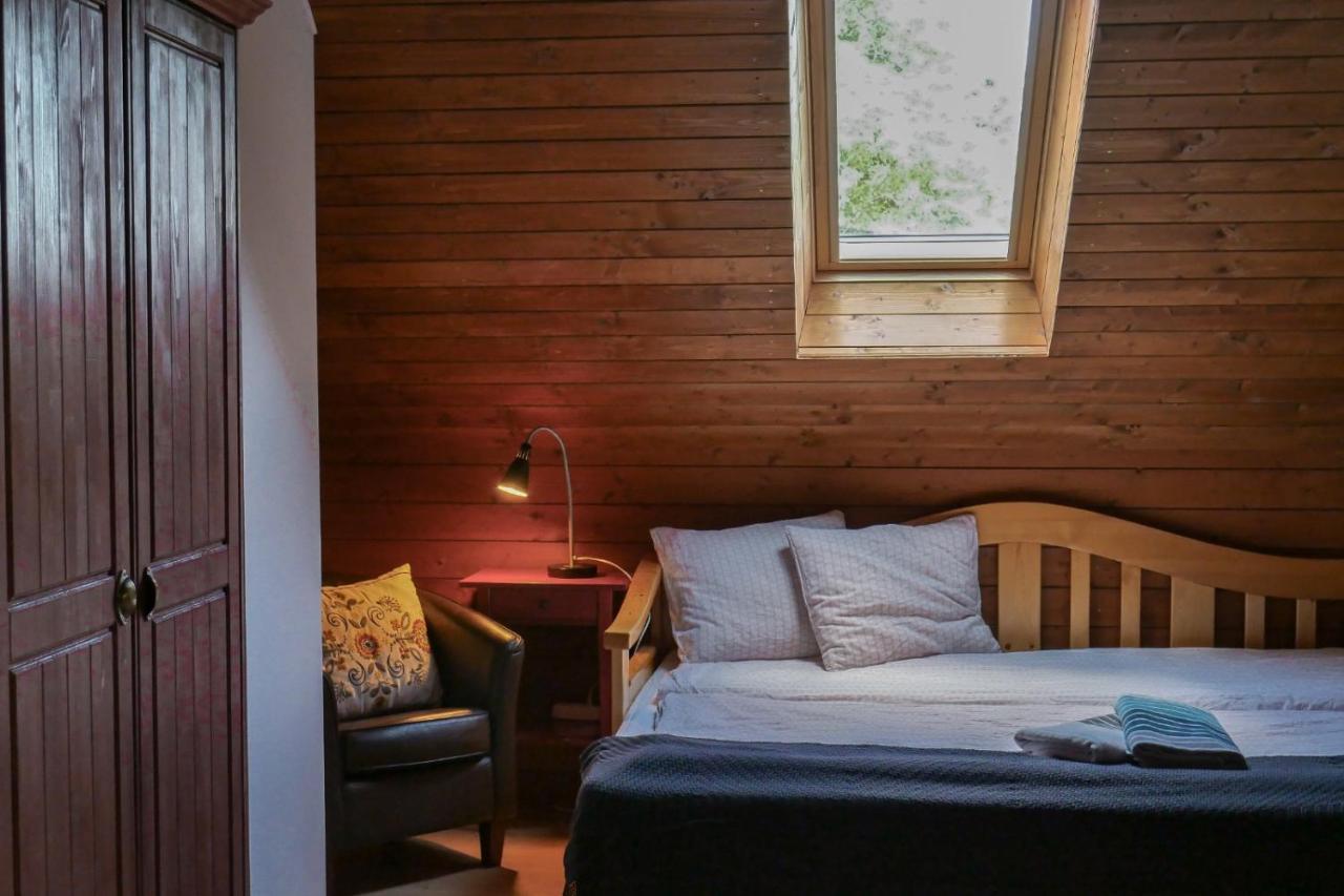 Bed and Breakfast Rose Hip Hill Farm à Valea Tirnei Extérieur photo