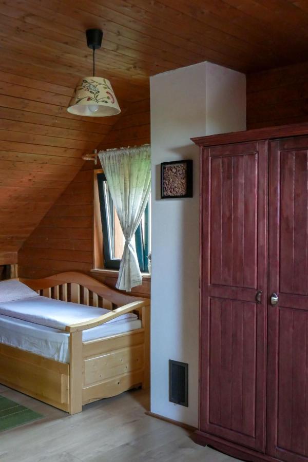 Bed and Breakfast Rose Hip Hill Farm à Valea Tirnei Extérieur photo